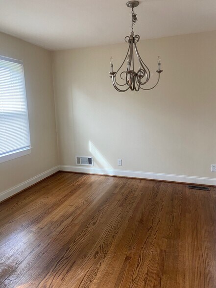 Building Photo - 3188 Valley Park Dr