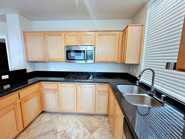 Building Photo - FREE WEEK PROMO! 2 BEDROOM 2 BATH GUARD GATED PARK AVENUE CONDO OFF THE STRIP!