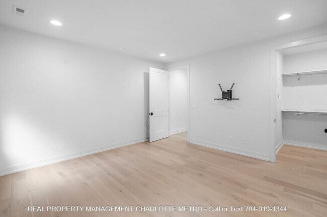 Building Photo - 1609 Parkwood Ave
