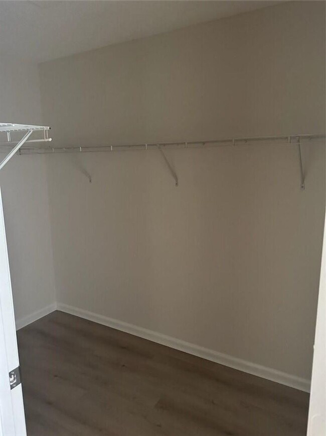 Building Photo - 406 Buttonwood Pl