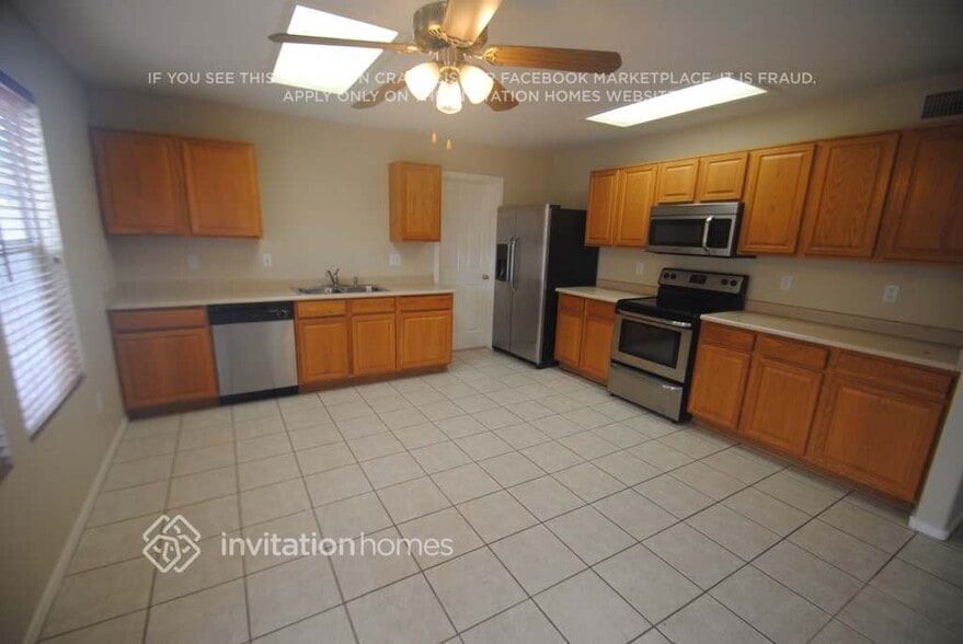 Building Photo - 8213 E Posada Ave