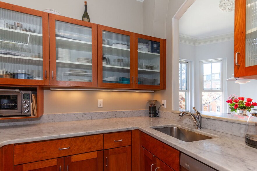 Building Photo - 495 Columbus Ave