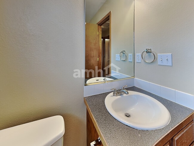 Building Photo - 3207 Barclay Ct