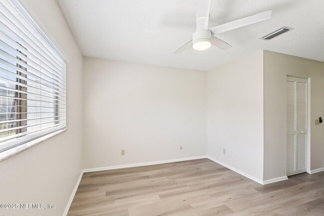 Building Photo - 144 La Pasada Cir W