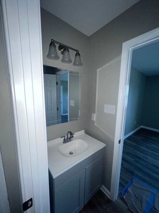 Building Photo - Newly Renovated 3 Bedroom 1.5 Bath