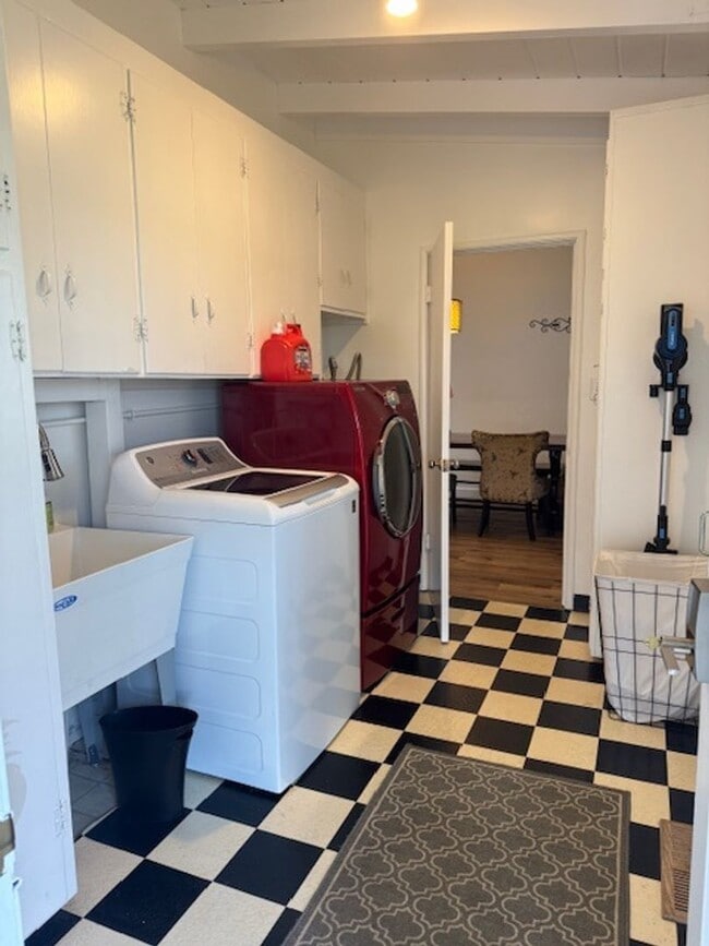 Building Photo - Beautifully Furnished and Recently Painted, Corner Lot Home Features a Fenced Backyard with an In...