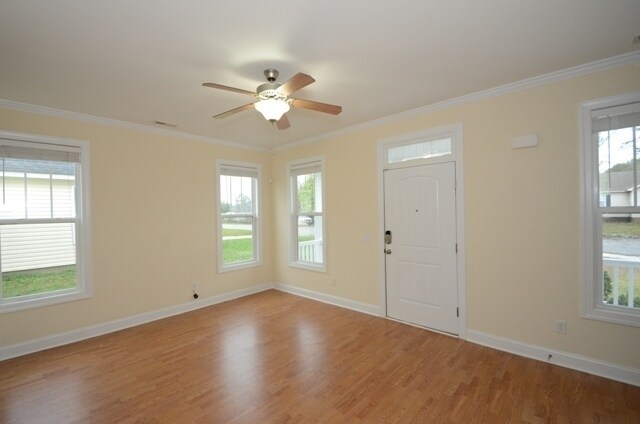 Building Photo - Beautiful 2-story home