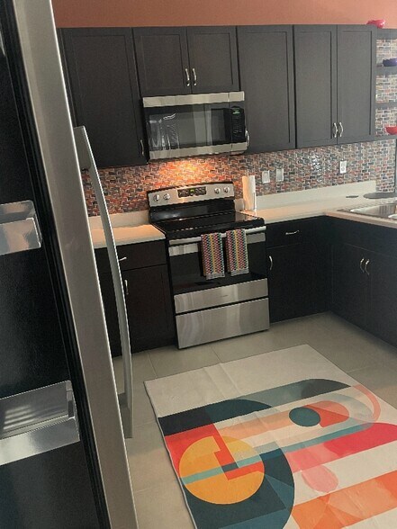 Building Photo - 7249 W Lenox Cir