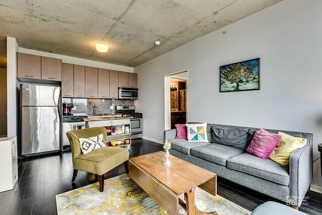 Building Photo - 659 W Randolph St