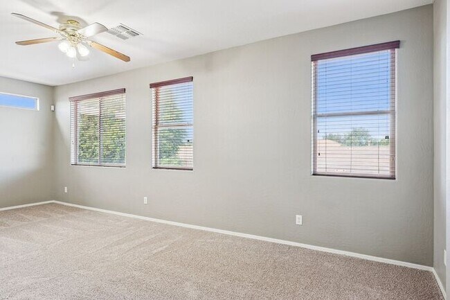 Building Photo - Beautiful 4 bedroom three bath home!