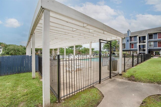 Building Photo - 18511 Egret Bay Blvd
