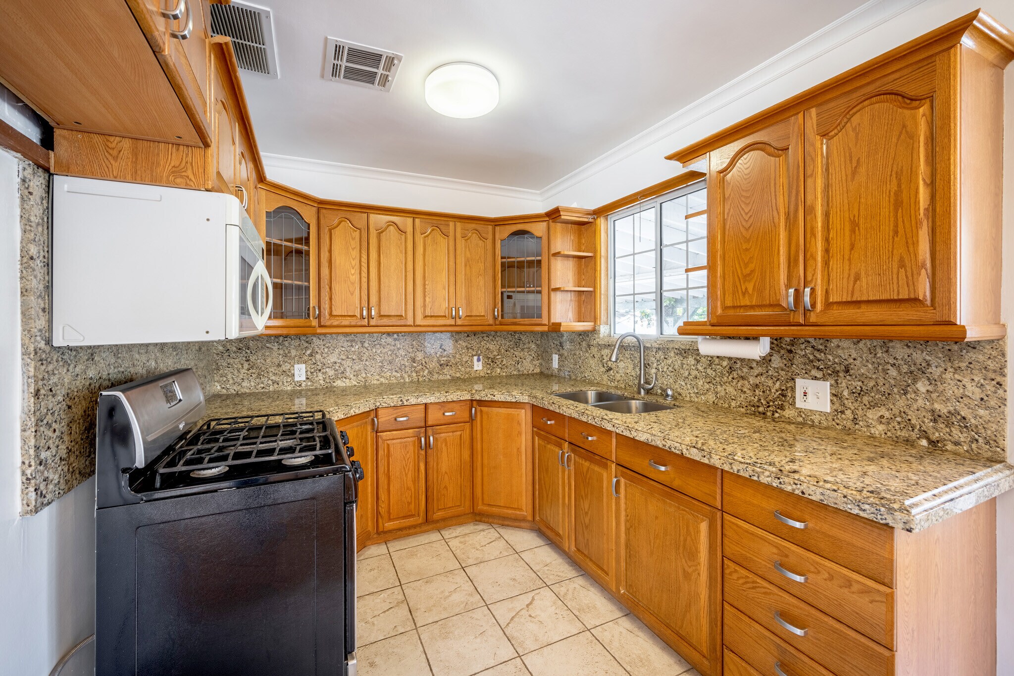 Building Photo - 10645 Mather Ave