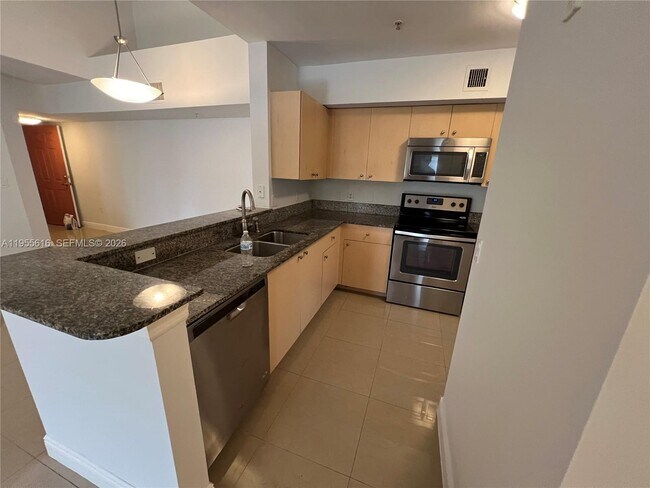 Building Photo - 2496 Centergate Dr