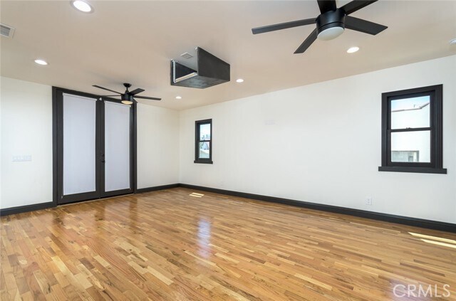 Building Photo - 5124 N Maywood Ave