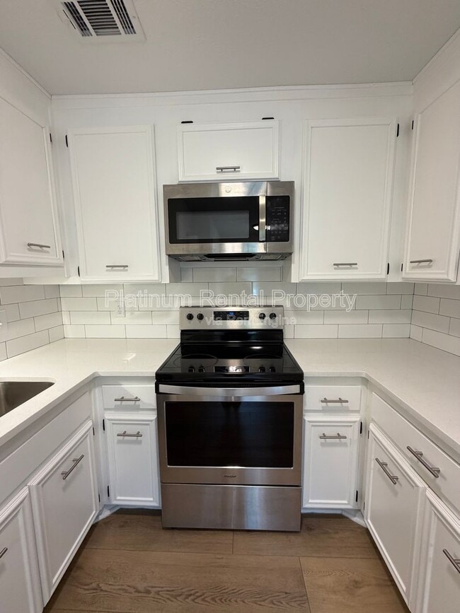 Building Photo - 335 Winding River Dr