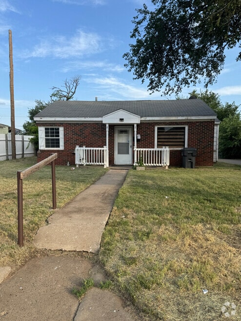 Building Photo - 4613 SW 16th Ave