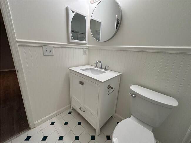 Building Photo - 1319 Old Hammond Chase