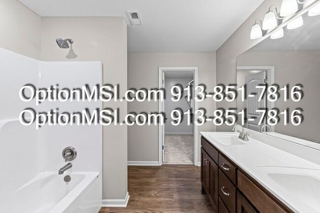 Building Photo - Beautifully Updated Liberty Home in a Prime Location!