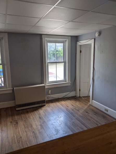 Building Photo - 454 Colchester Ave