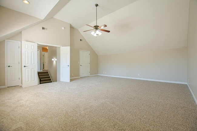 Building Photo - Pet Friendly Three Bedroom with Bonus!