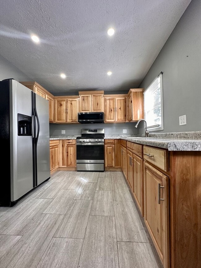 Building Photo - DEPOSIT MOVES YOU IN! No rent due until Au...