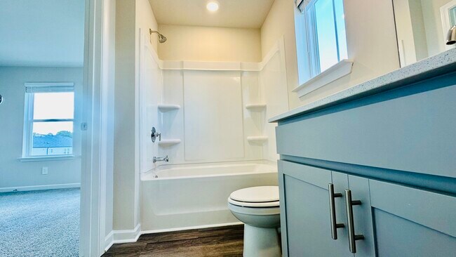 Building Photo - 690 Gabby Pt SW