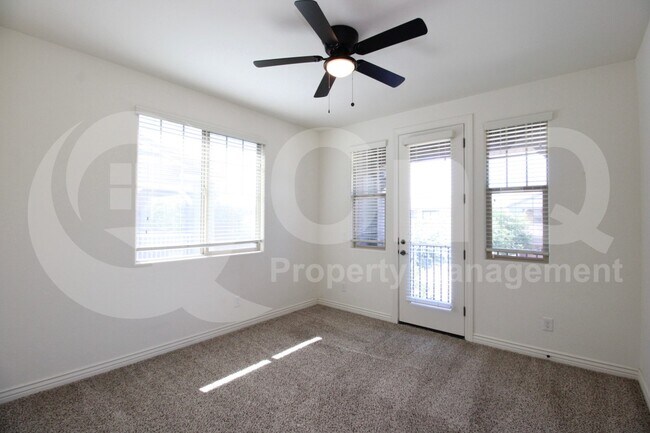 Building Photo - 4247 E Comstock Dr