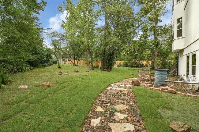 Building Photo - 1 Magnolia Bend Dr