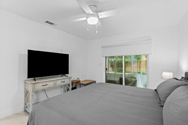 Building Photo - 1844 NW 42nd Ave