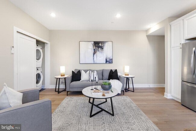 Building Photo - 6712 Ridge Ave