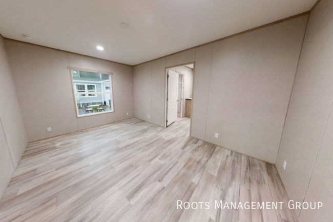 Building Photo - 1348 Woodend Ln
