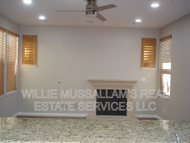 Building Photo - 284 W St Francis Ave