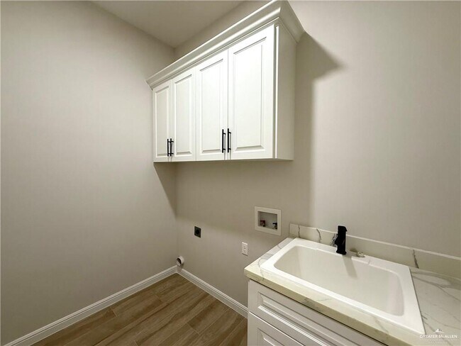Building Photo - 33 Baylor Ave