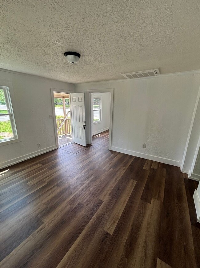 Building Photo - Big Backyard, Cozy Feel