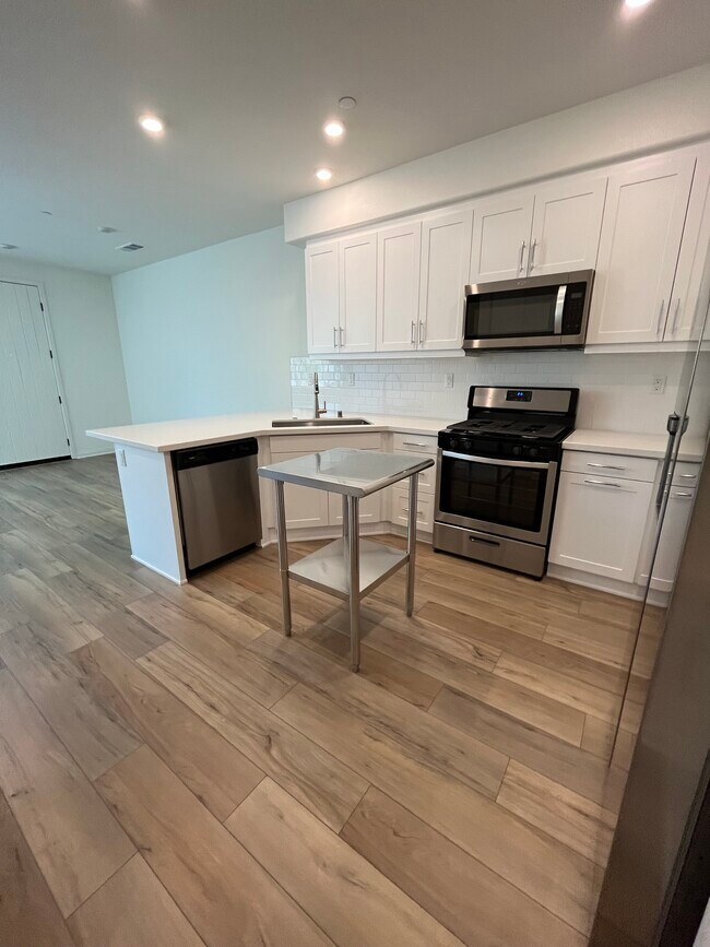 Building Photo - 54 Harmony Dr