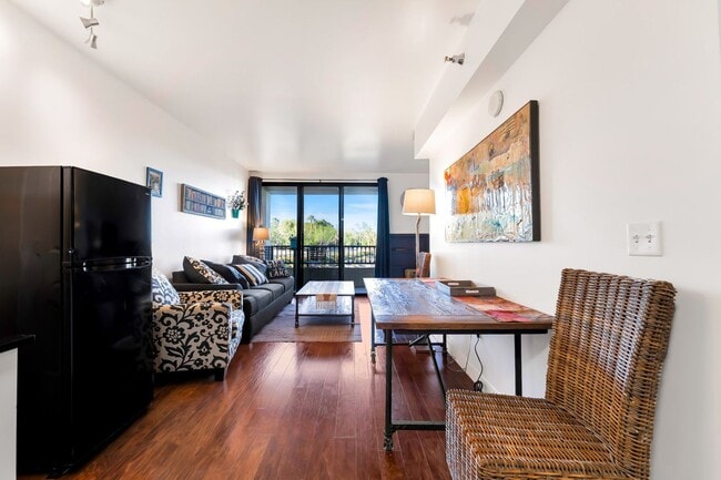 Building Photo - Lakefront Resort Living with Stunning Views in Lake Las Vegas!