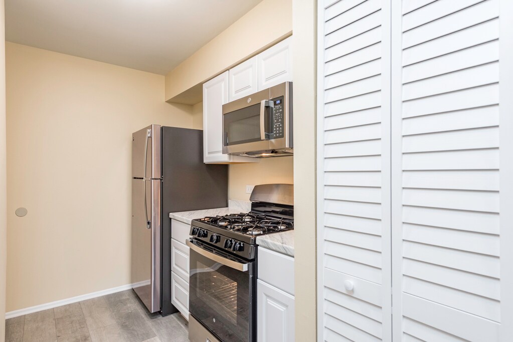 Building Photo - 2634 Woodview Ct