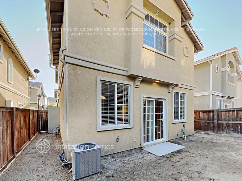 Building Photo - 13280 Dronfield Ave
