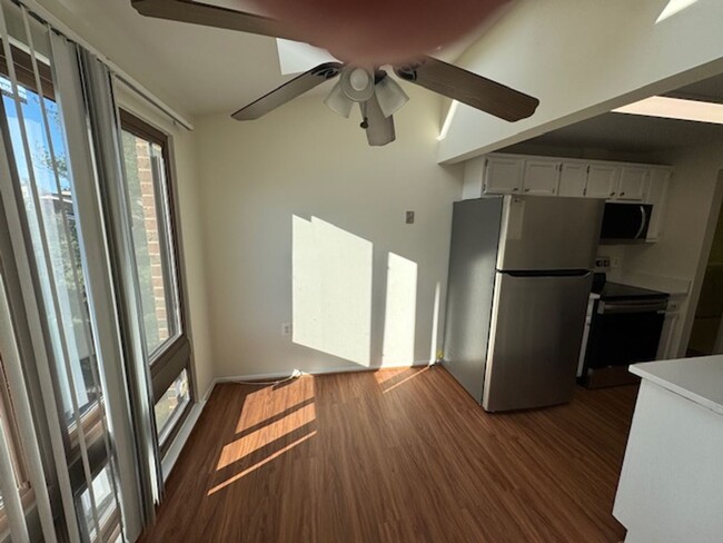 Building Photo - SPACIOUS CONDO IN FARMINGDALE