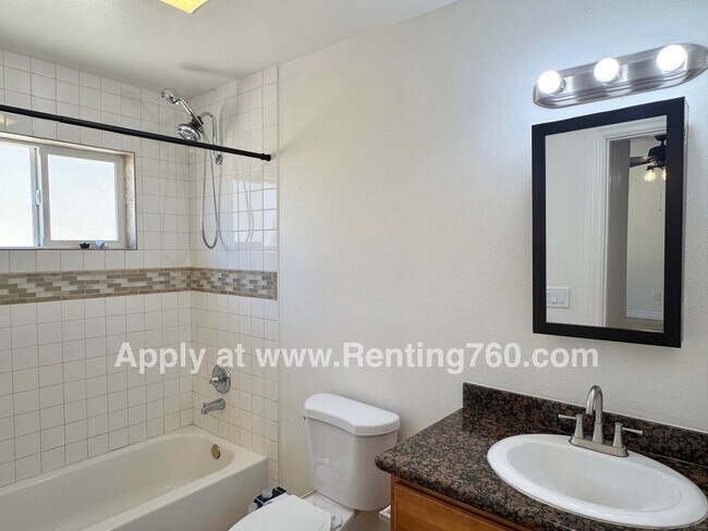Building Photo - 3 Bed 2 Bath Home With Scenic Desert Views