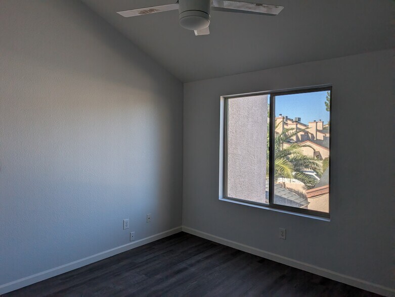 Bedroom - 3301 E Kelton Ln