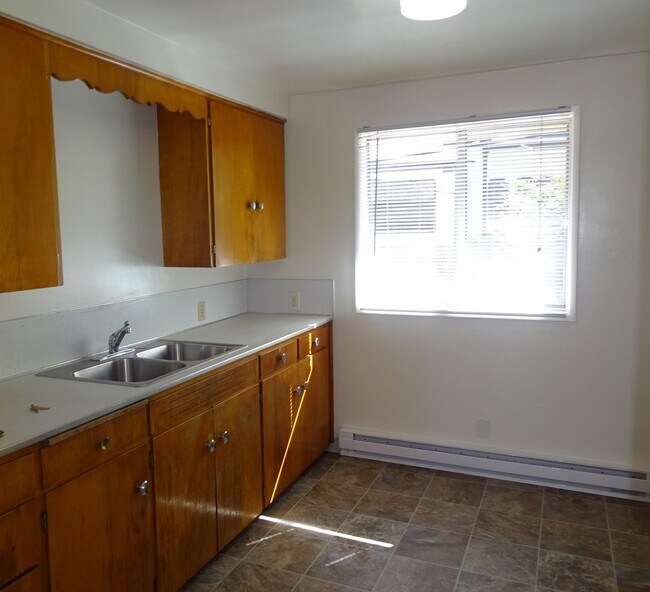 Building Photo - 655Mayfair - FH