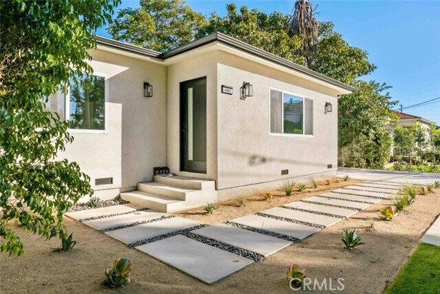 Building Photo - 6842 Cedros Ave