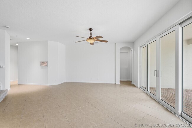 Building Photo - 5513 SW Windward Way