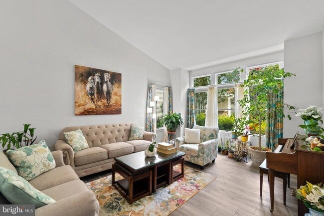Building Photo - 6874 Caravan Ct