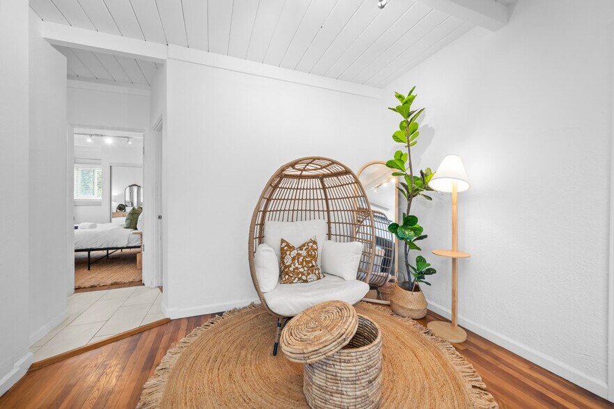 Building Photo - 2710 L St