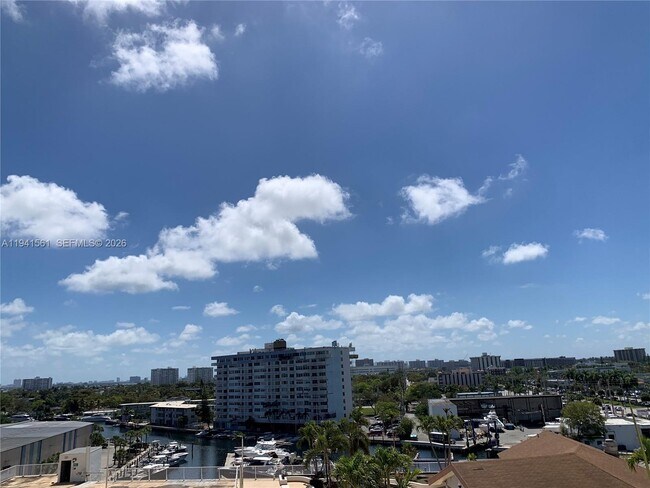 Building Photo - 13499 Biscayne Blvd