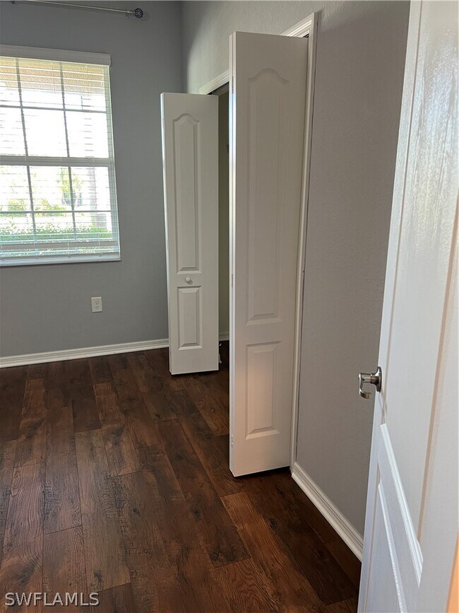 Building Photo - 4351 Bluegrass Dr