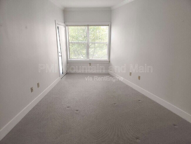 Building Photo - 9 Kenilworth Knolls