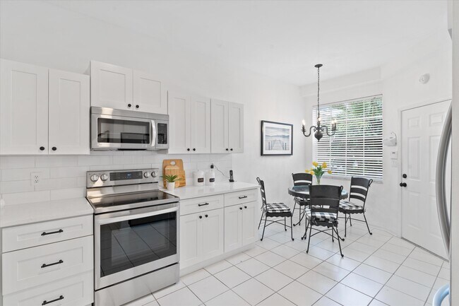 Building Photo - 5083 Lake Catalina Dr